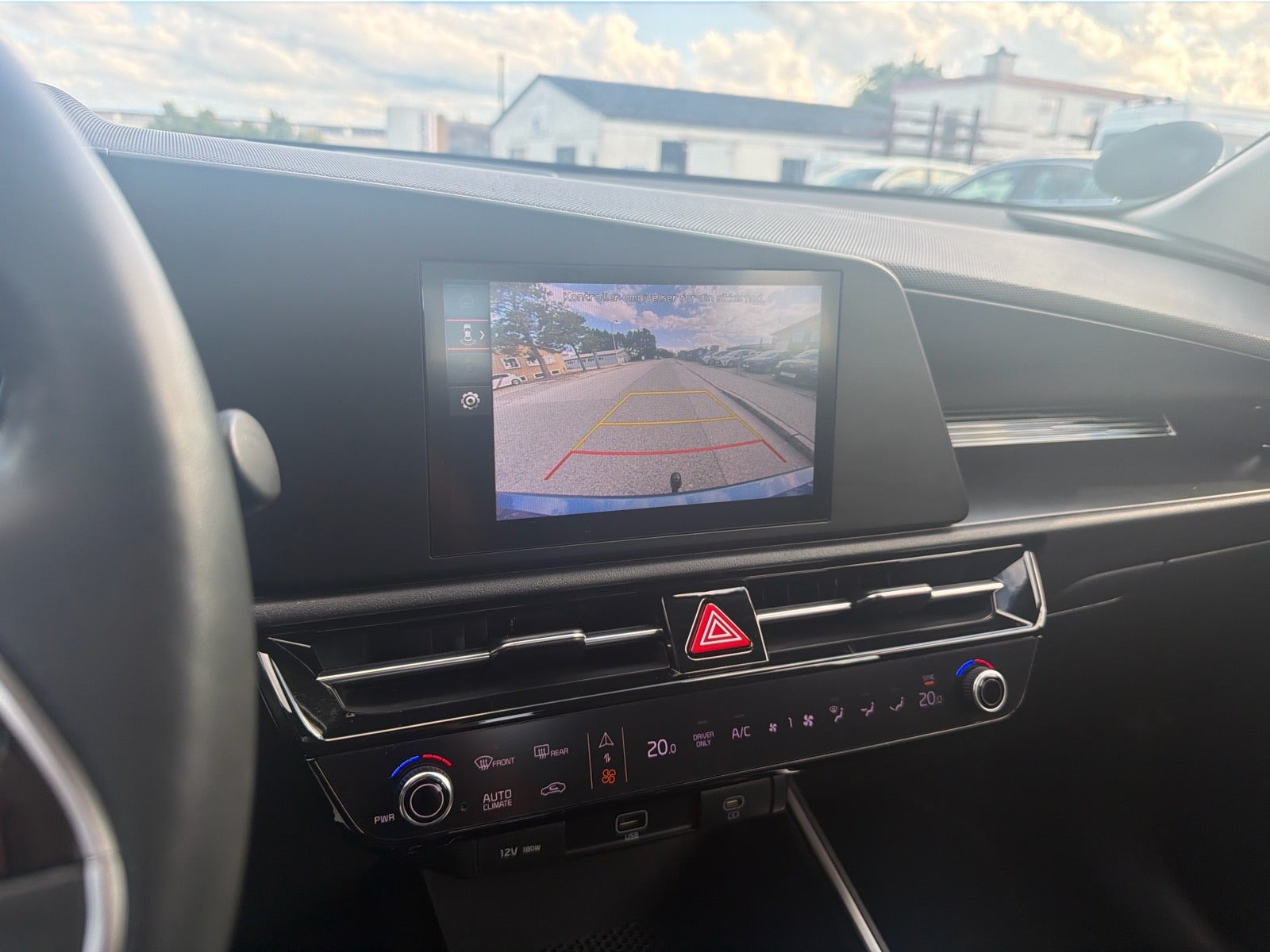 Blå Kia Niro fra 2023