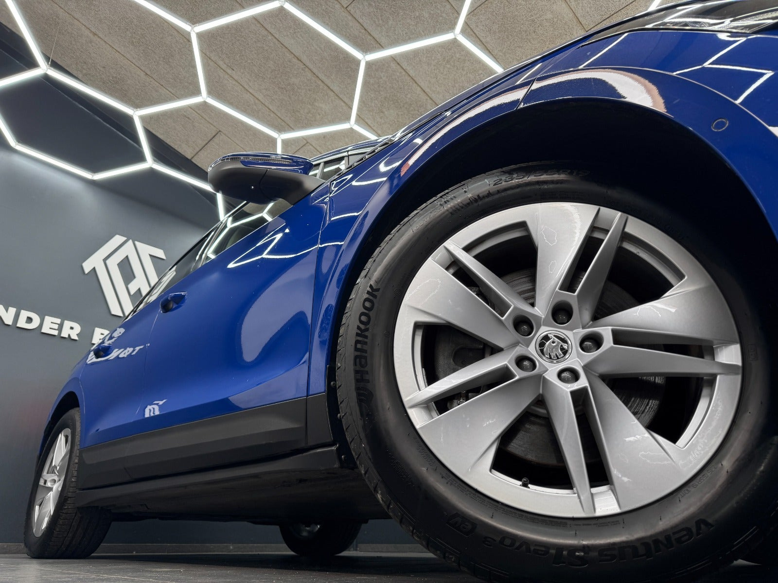 Blå Skoda Enyaq fra 2022