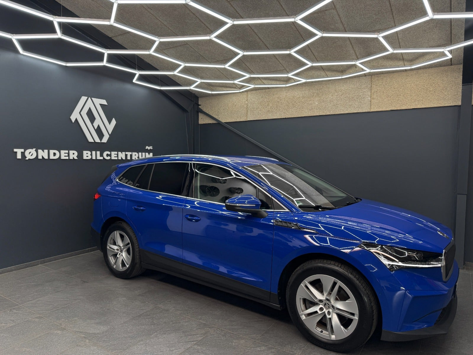 Blå Skoda Enyaq fra 2022
