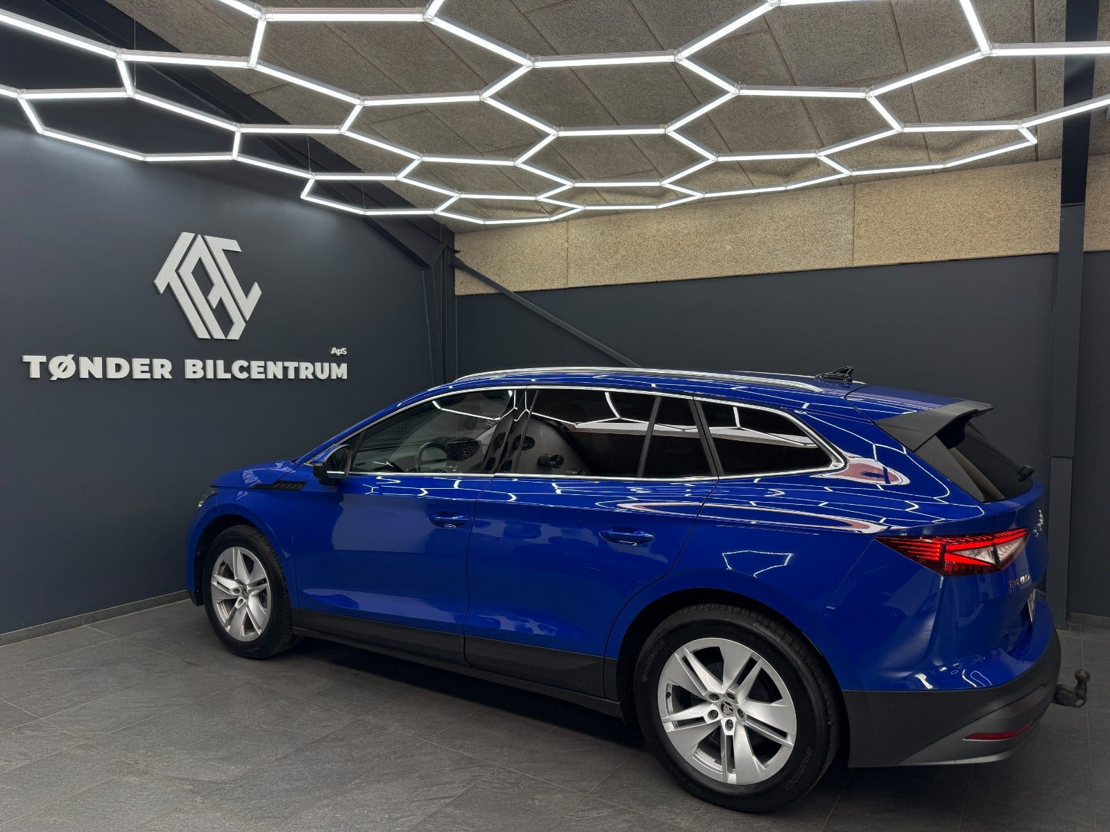 Blå Skoda Enyaq fra 2022