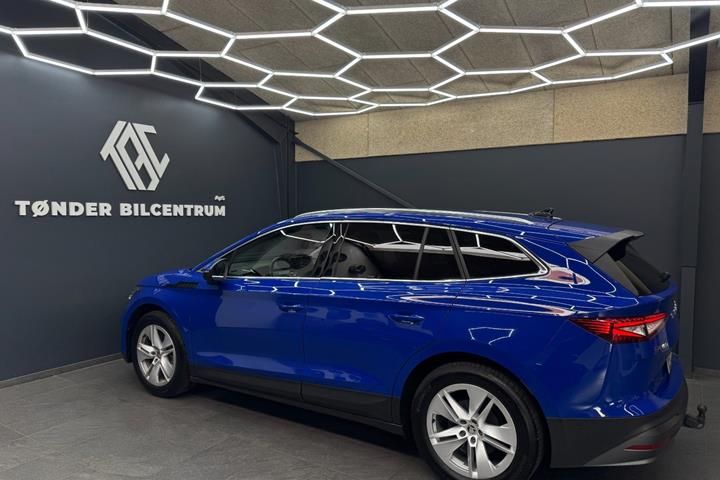 Blå Skoda Enyaq fra 2022