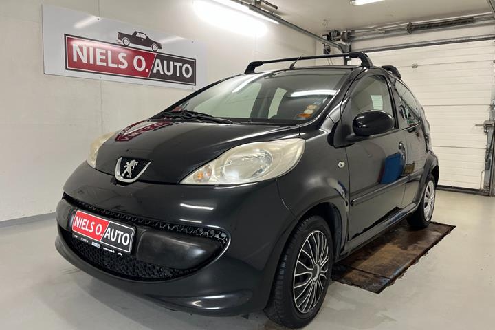 Sort Peugeot 107 fra 2006