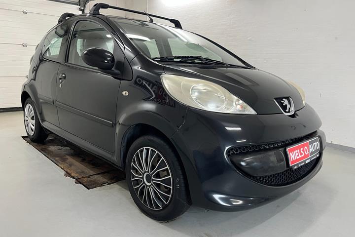 Sort Peugeot 107 fra 2006