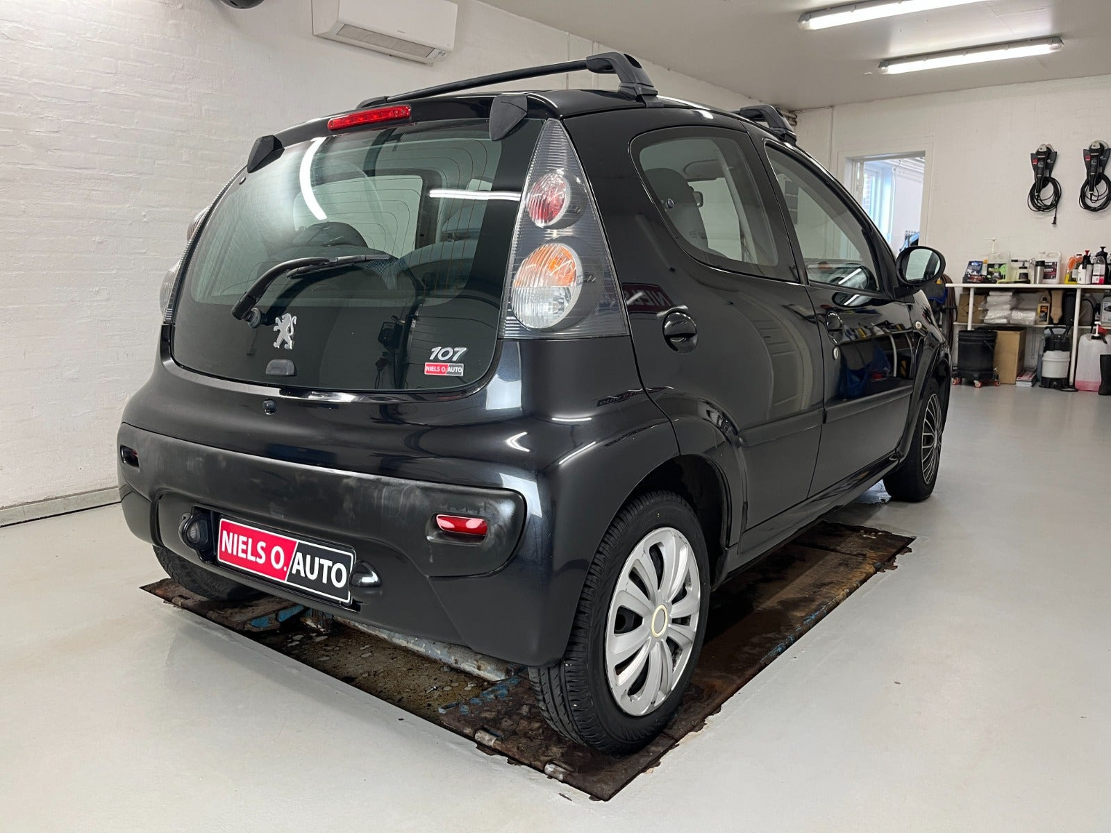 Sort Peugeot 107 fra 2006