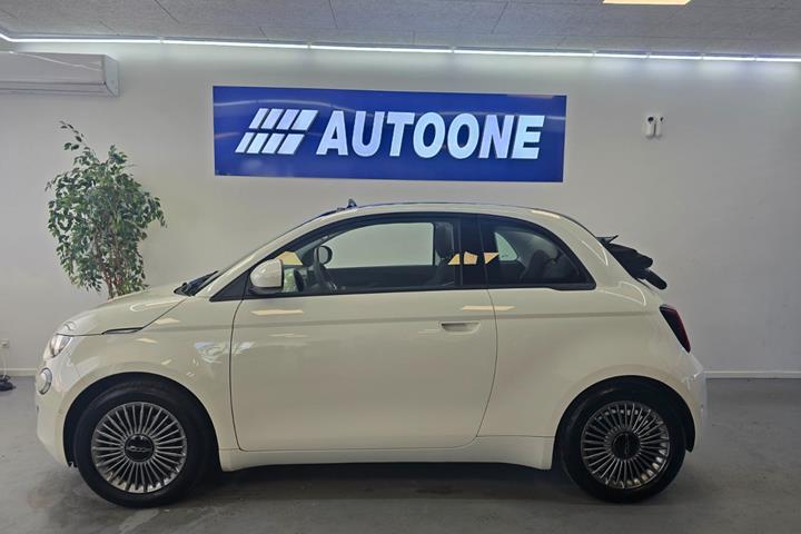 Hvid Fiat 500e fra 2023