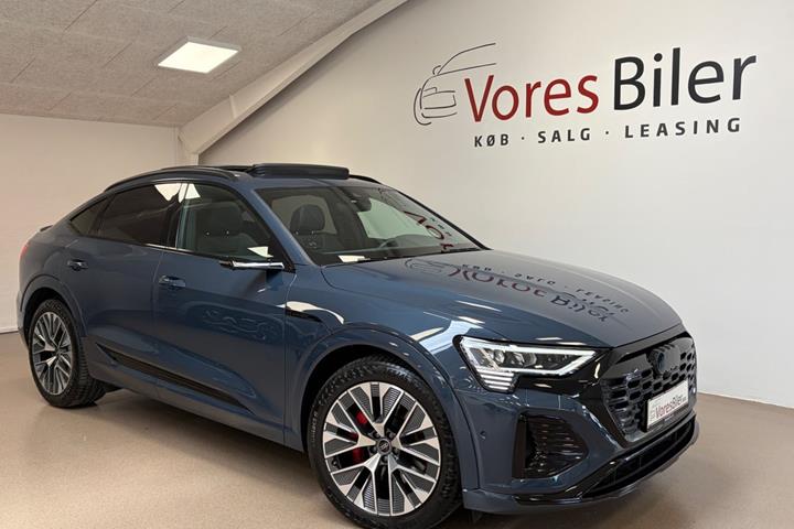 Blå Audi Q8 e-tron fra 2023
