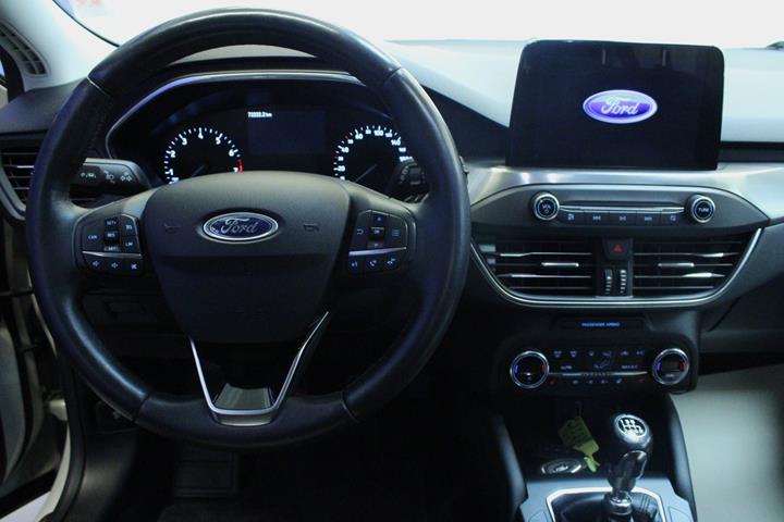 Beige Ford Focus fra 2020