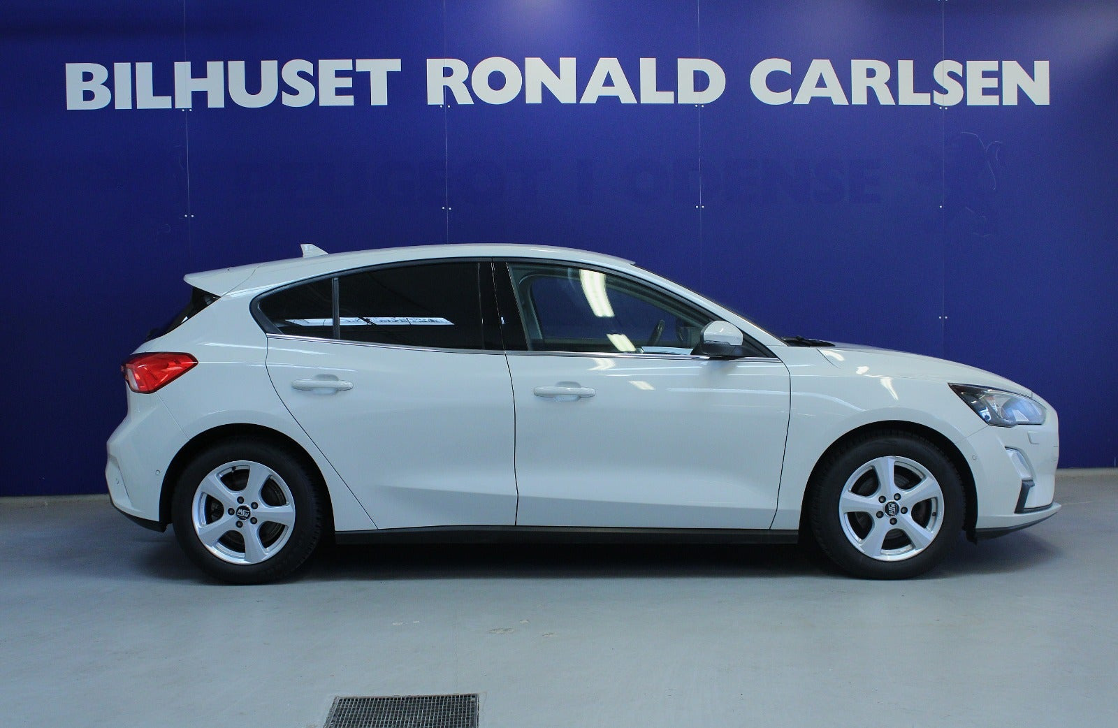 Beige Ford Focus fra 2020