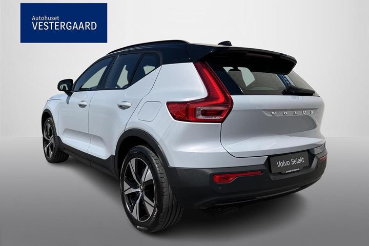 Sølv Volvo XC40 fra 2021
