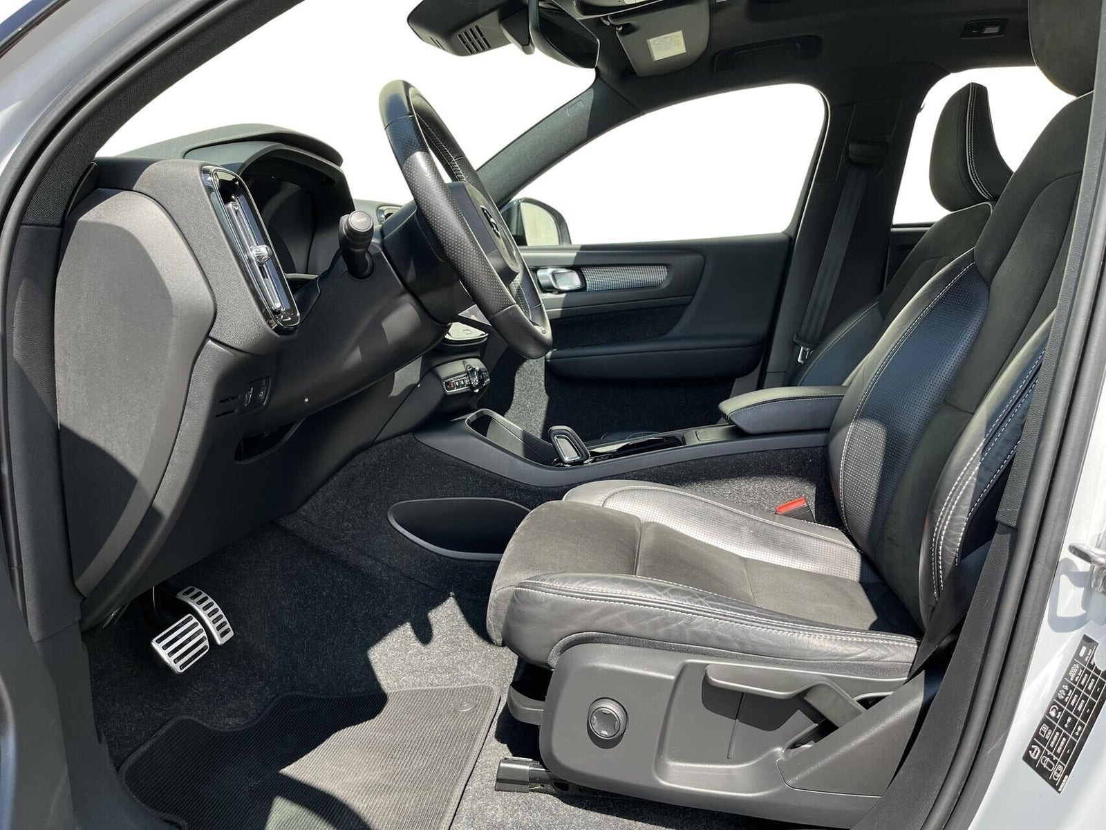 Sølv Volvo XC40 fra 2021