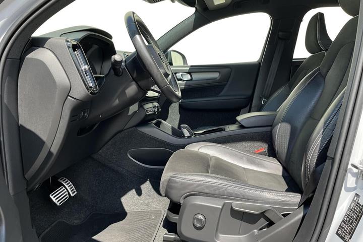 Sølv Volvo XC40 fra 2021