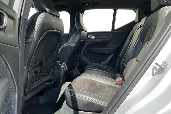 Sølv Volvo XC40 fra 2021