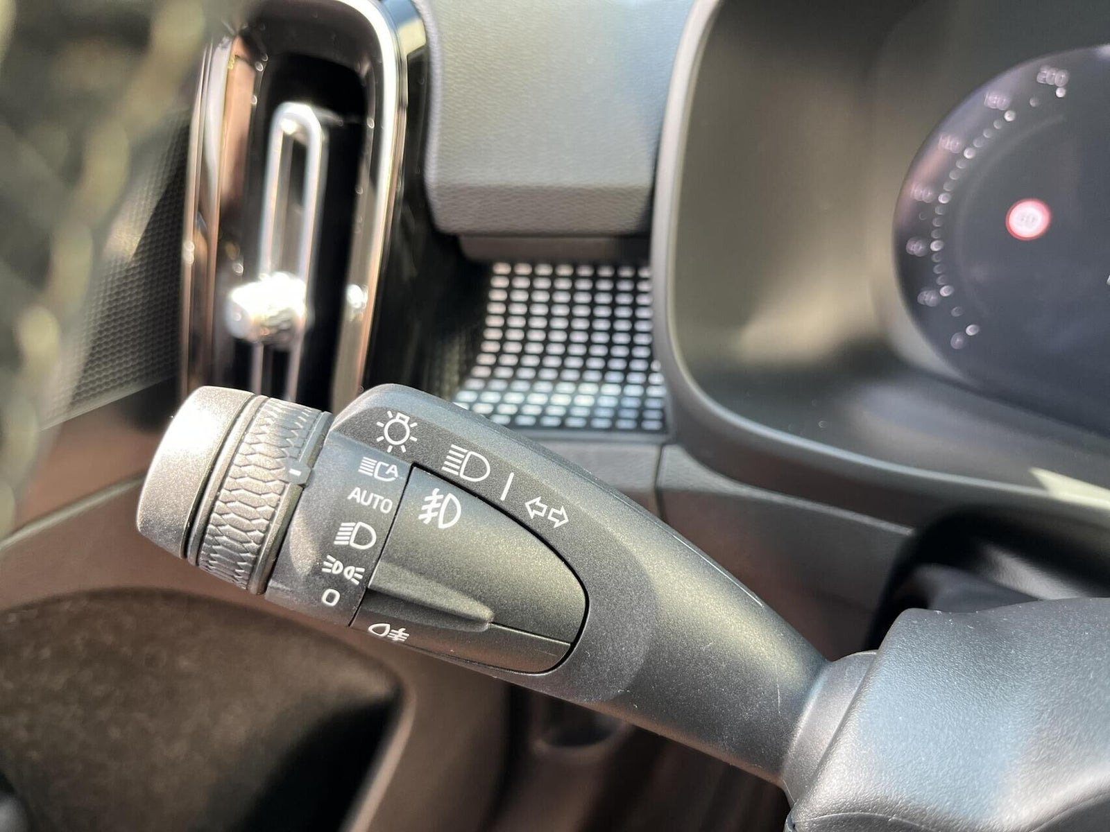 Sølv Volvo XC40 fra 2021