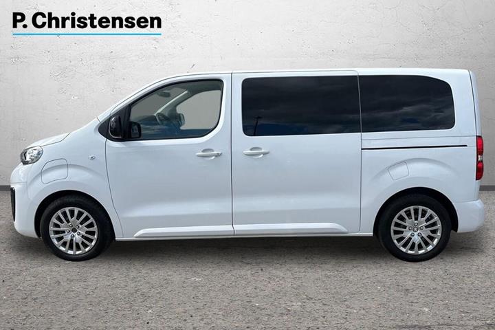 Hvid Peugeot e-Traveller fra 2022