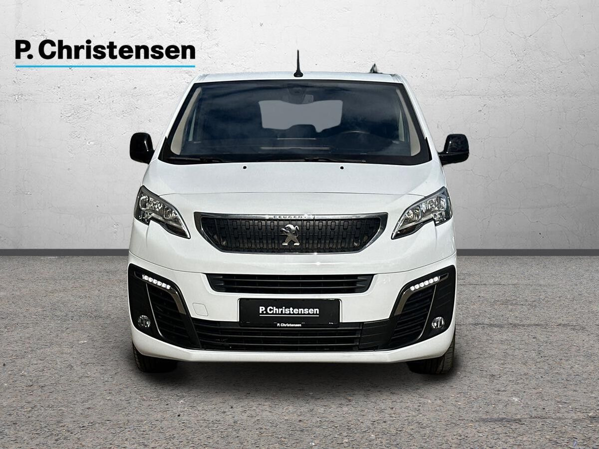 Hvid Peugeot e-Traveller fra 2022