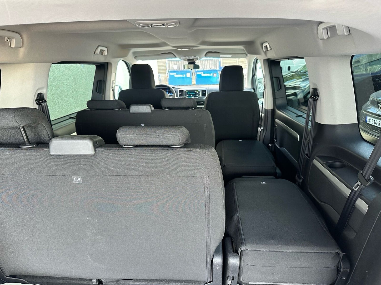 Hvid Peugeot e-Traveller fra 2022