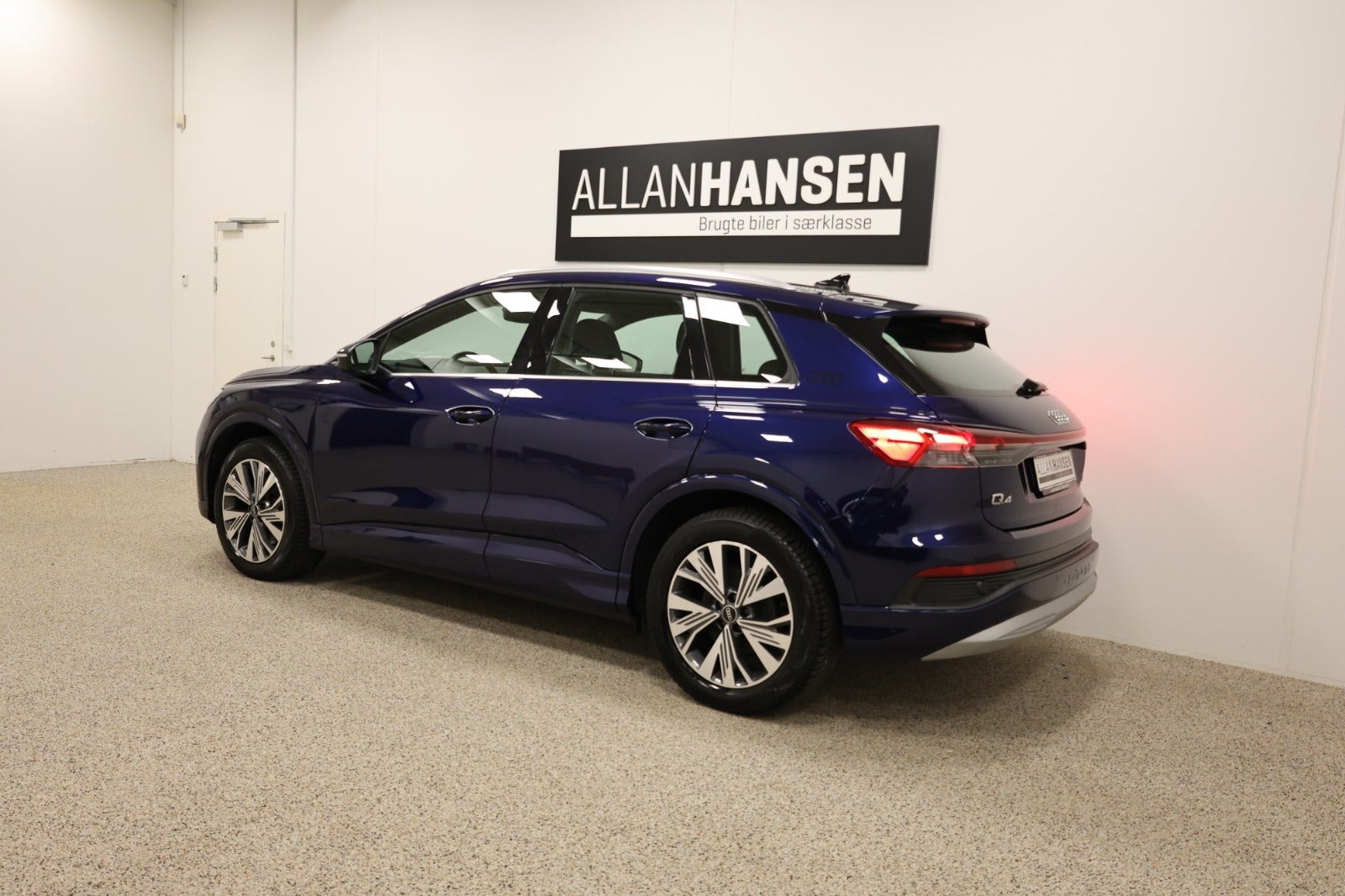 Blå Audi Q4 e-tron fra 2021