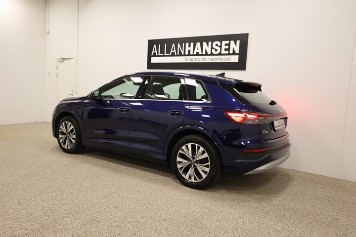 Blå Audi Q4 e-tron fra 2021