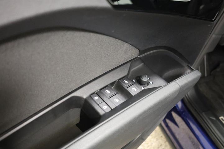 Blå Audi Q4 e-tron fra 2021