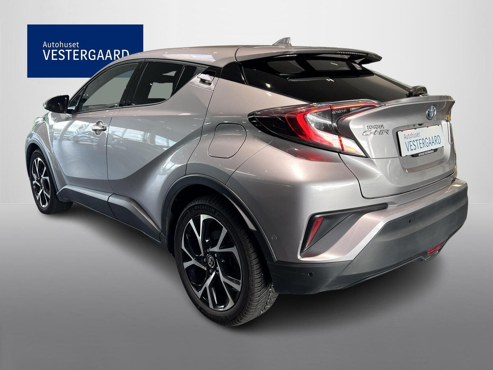 Grå Toyota C-HR fra 2019