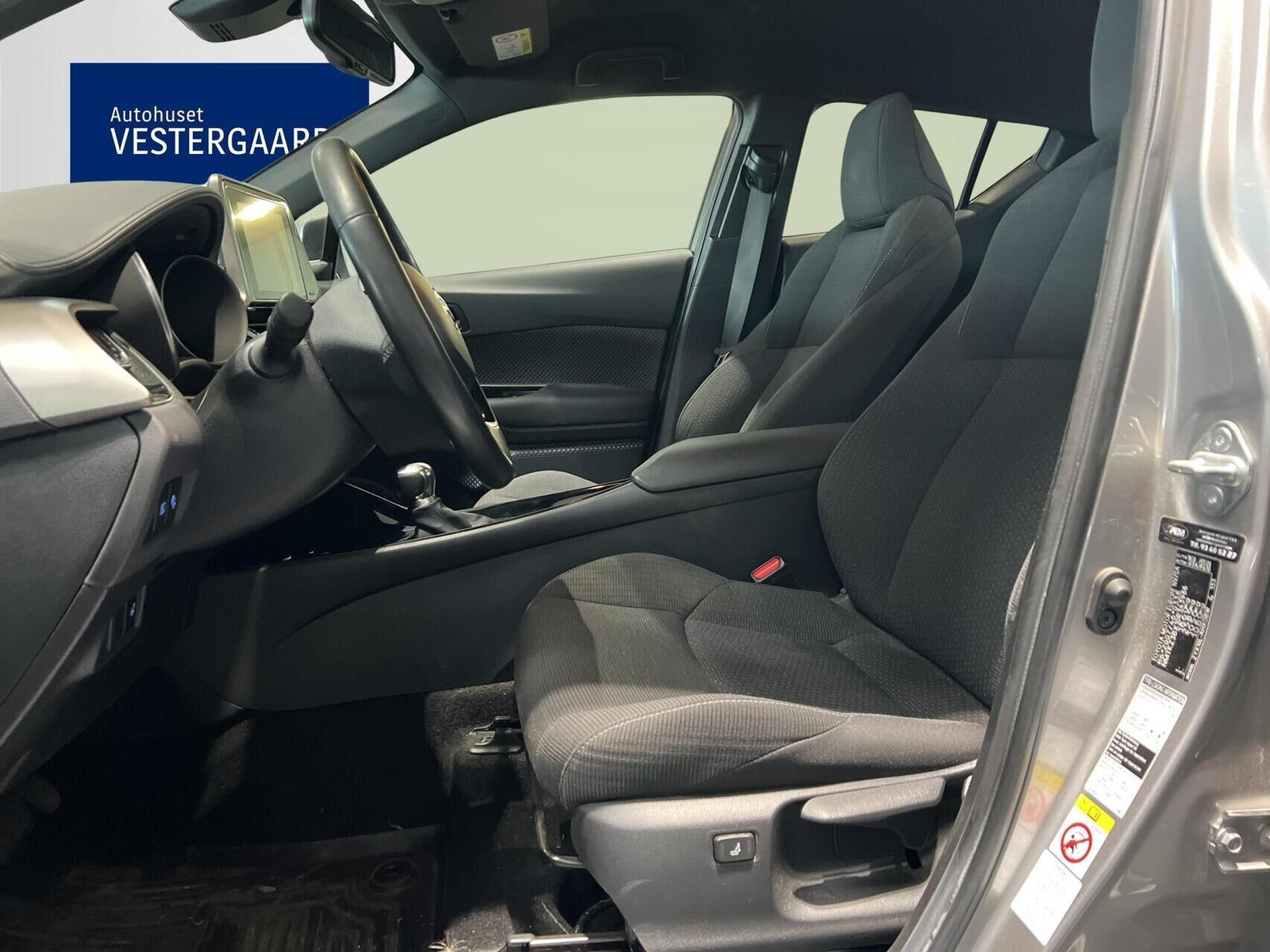 Grå Toyota C-HR fra 2019