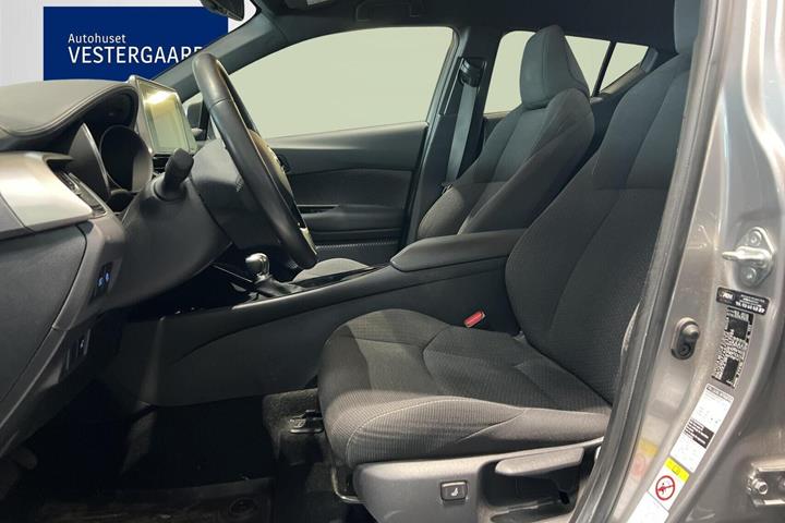 Grå Toyota C-HR fra 2019