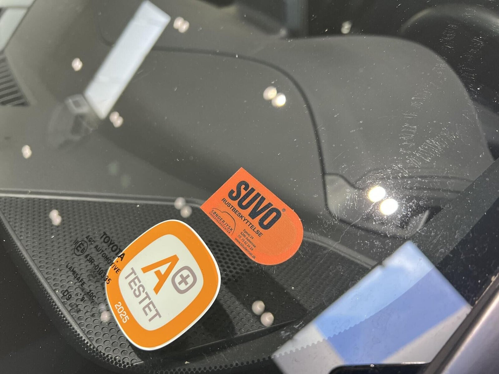 Grå Toyota C-HR fra 2019