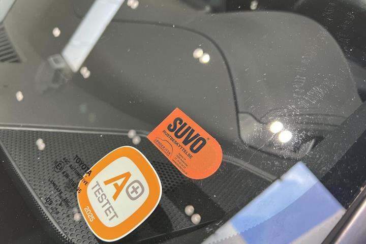 Grå Toyota C-HR fra 2019