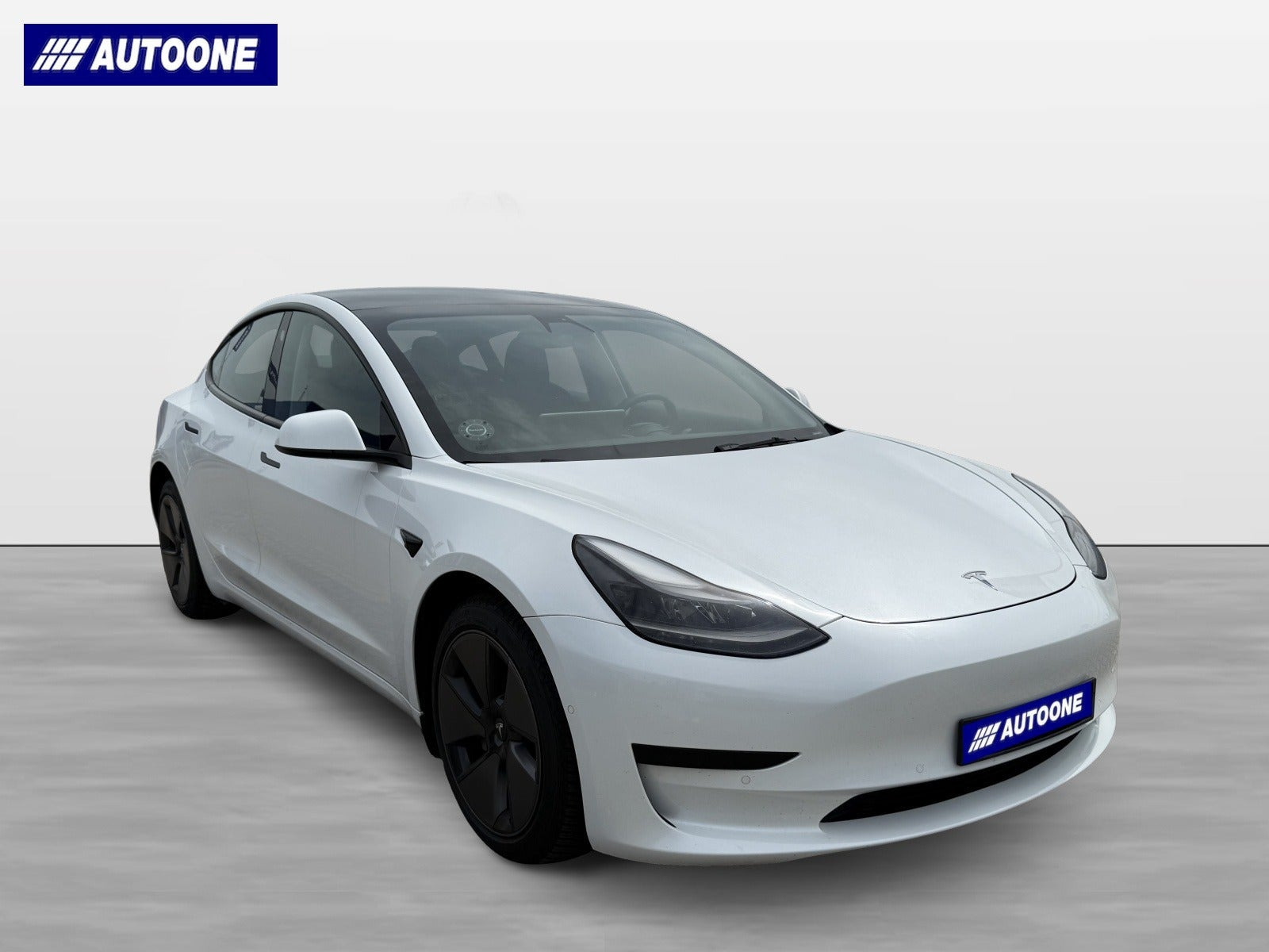 Hvid Tesla Model 3 fra 2021