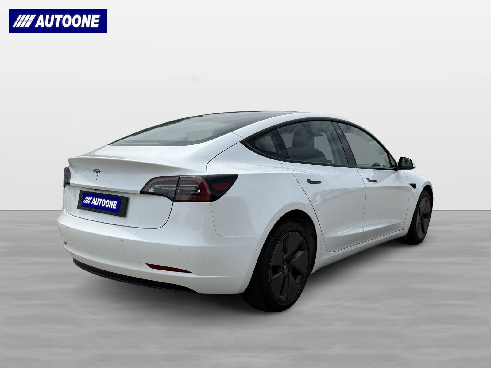 Hvid Tesla Model 3 fra 2021