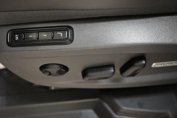 Blå VW Multivan fra 2022