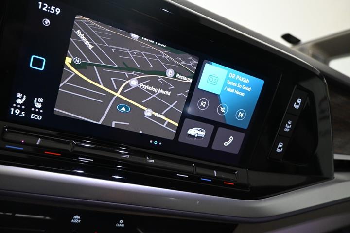 Blå VW Multivan fra 2022