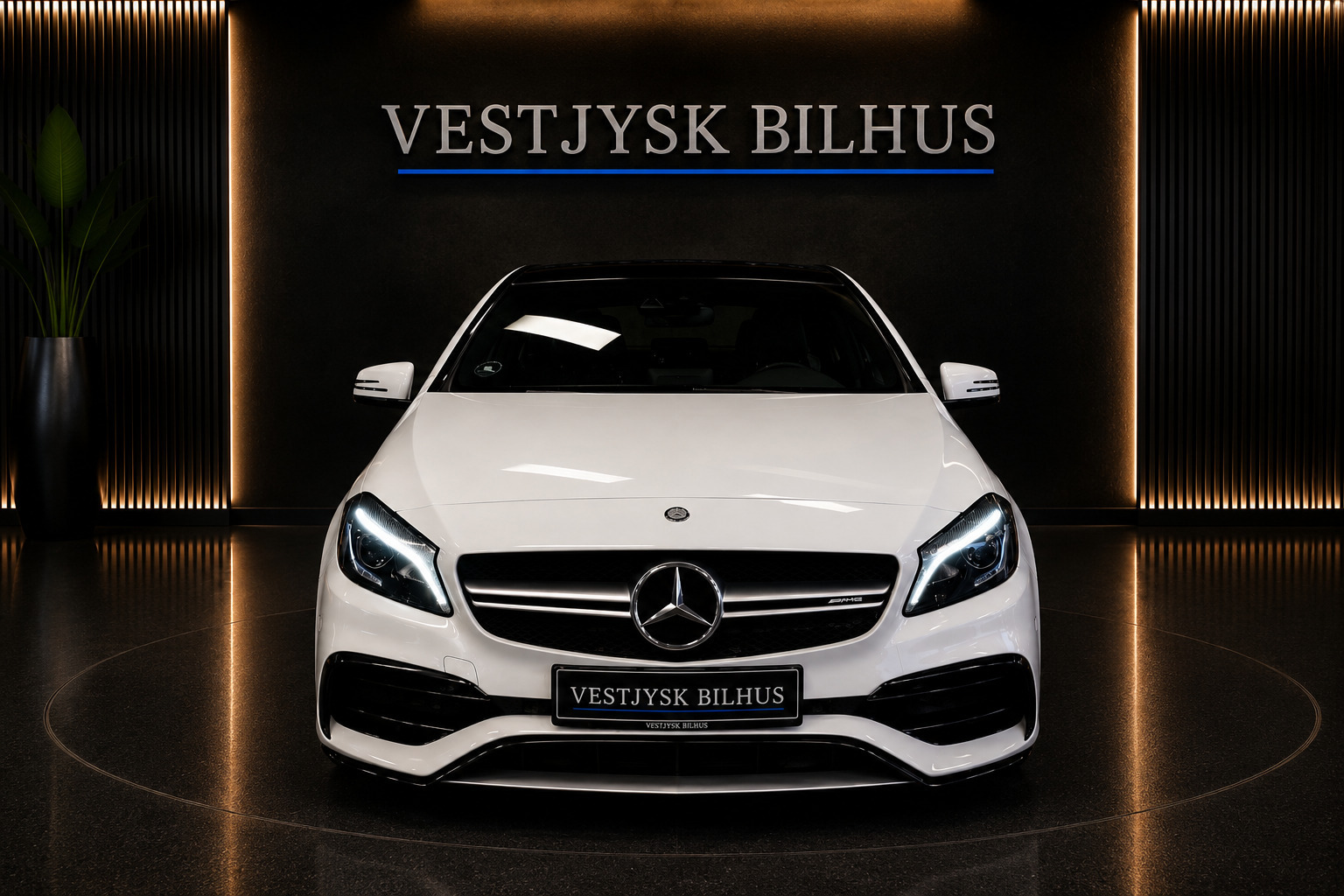 Hvid Mercedes A45 fra 2016