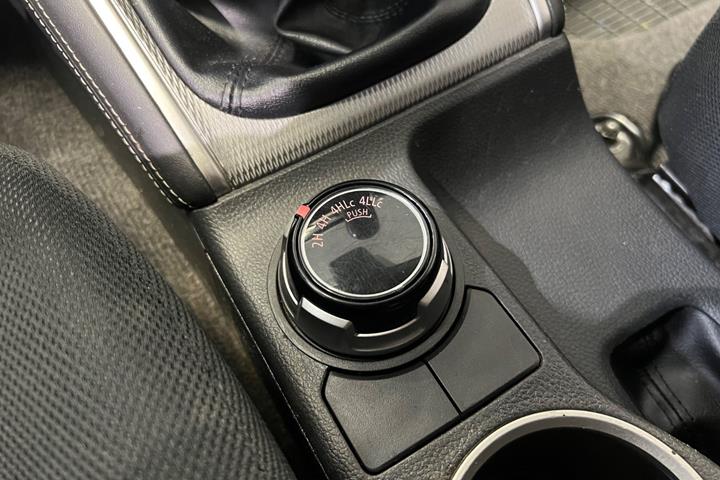 Hvid Mitsubishi L200 fra 2020