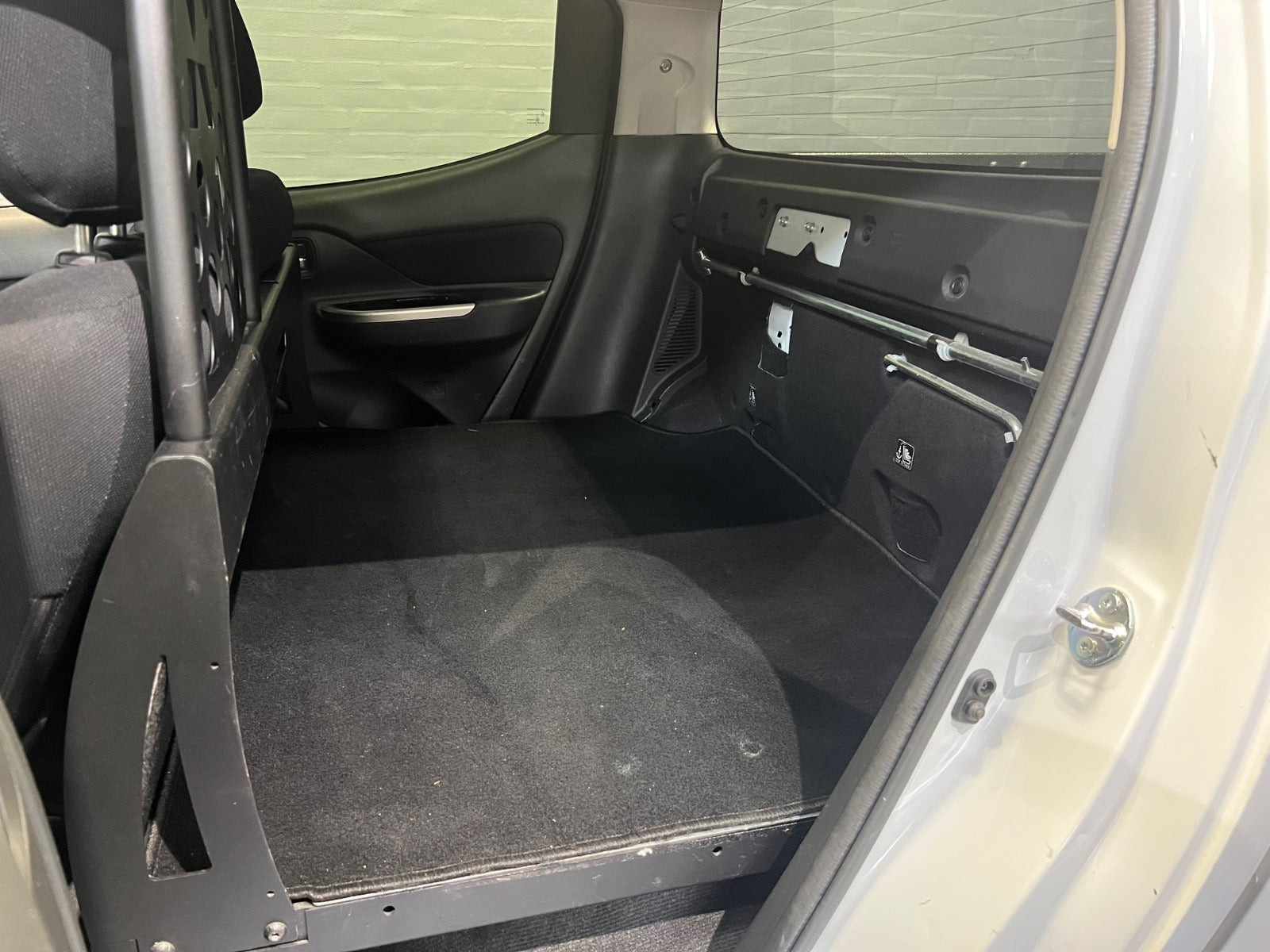 Hvid Mitsubishi L200 fra 2020