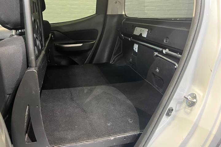 Hvid Mitsubishi L200 fra 2020