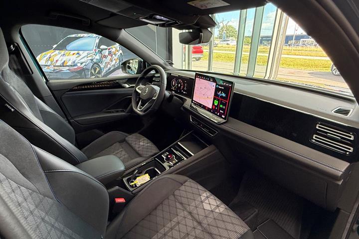 Sølv VW Tiguan fra 2024