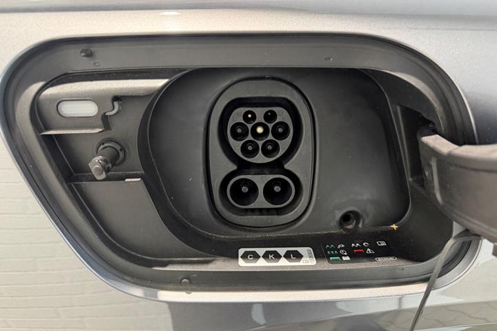 Grå Audi Q4 e-tron fra 2023