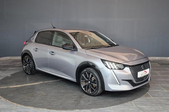 Grå Peugeot e-208 fra 2023