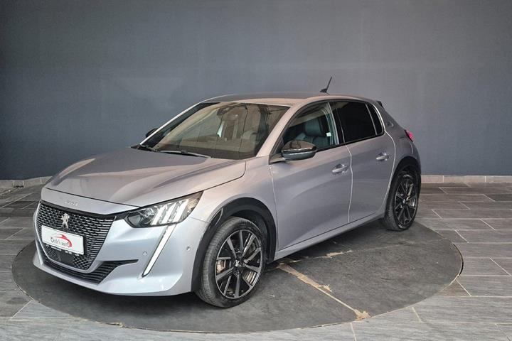 Grå Peugeot e-208 fra 2023