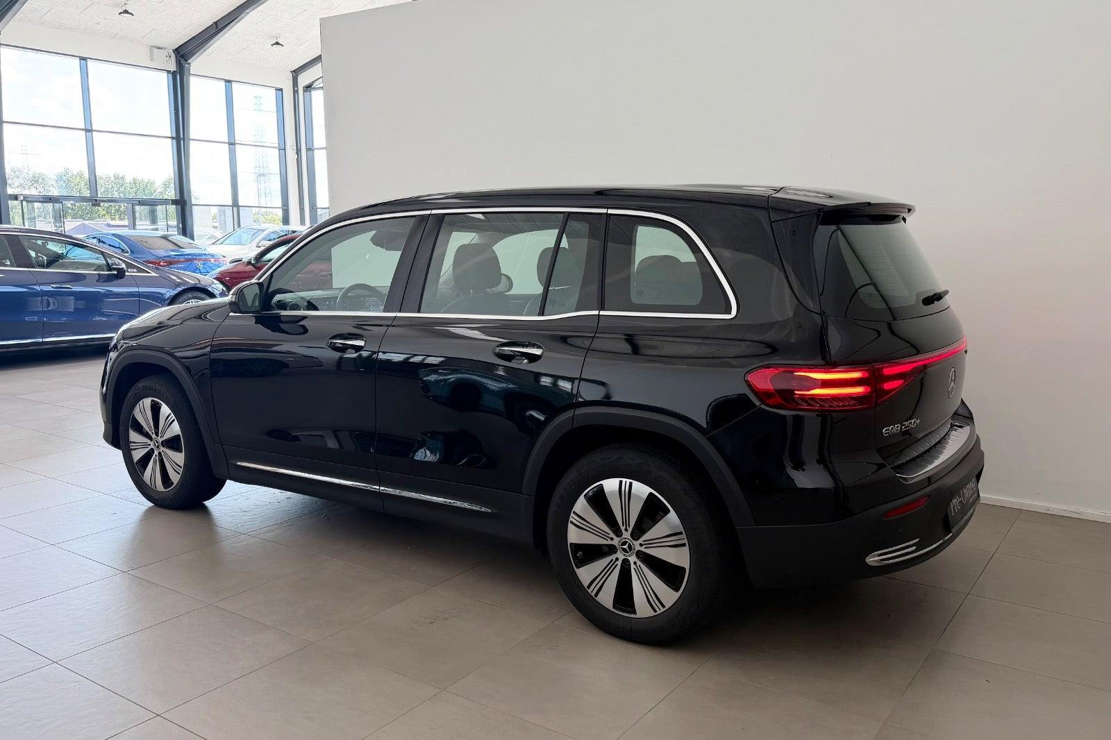 Sort Mercedes EQB250+ fra 2026