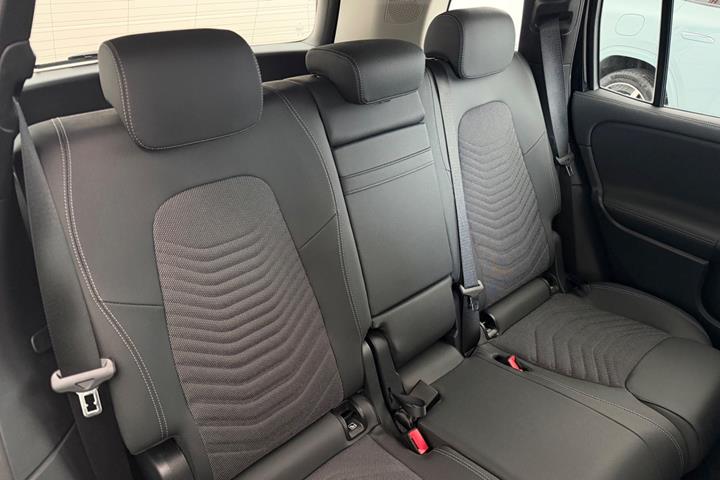 Sort Mercedes EQB250+ fra 2026