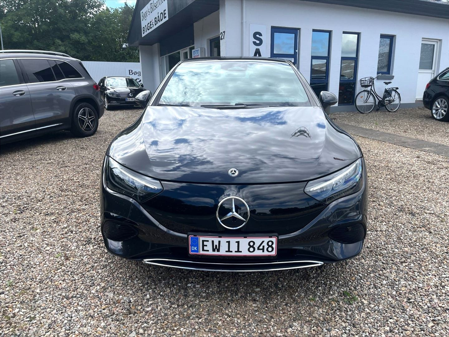 Grå Mercedes EQE 300 fra 2025