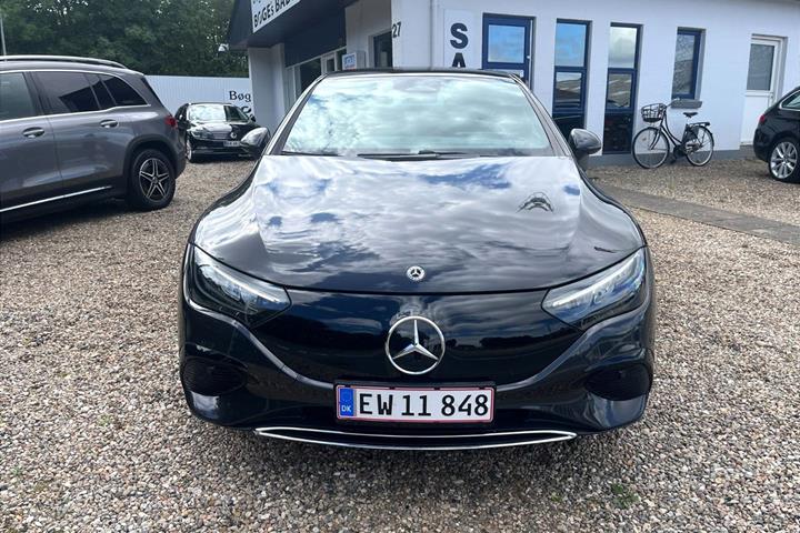 Grå Mercedes EQE 300 fra 2025