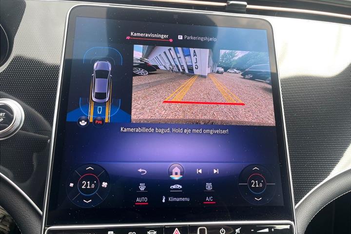 Grå Mercedes EQE300 fra 2025