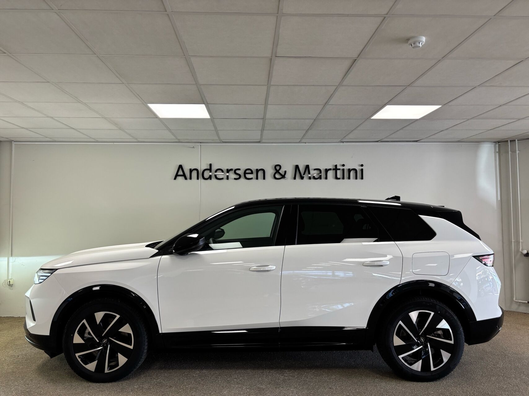 Hvid Opel Grandland fra 2025