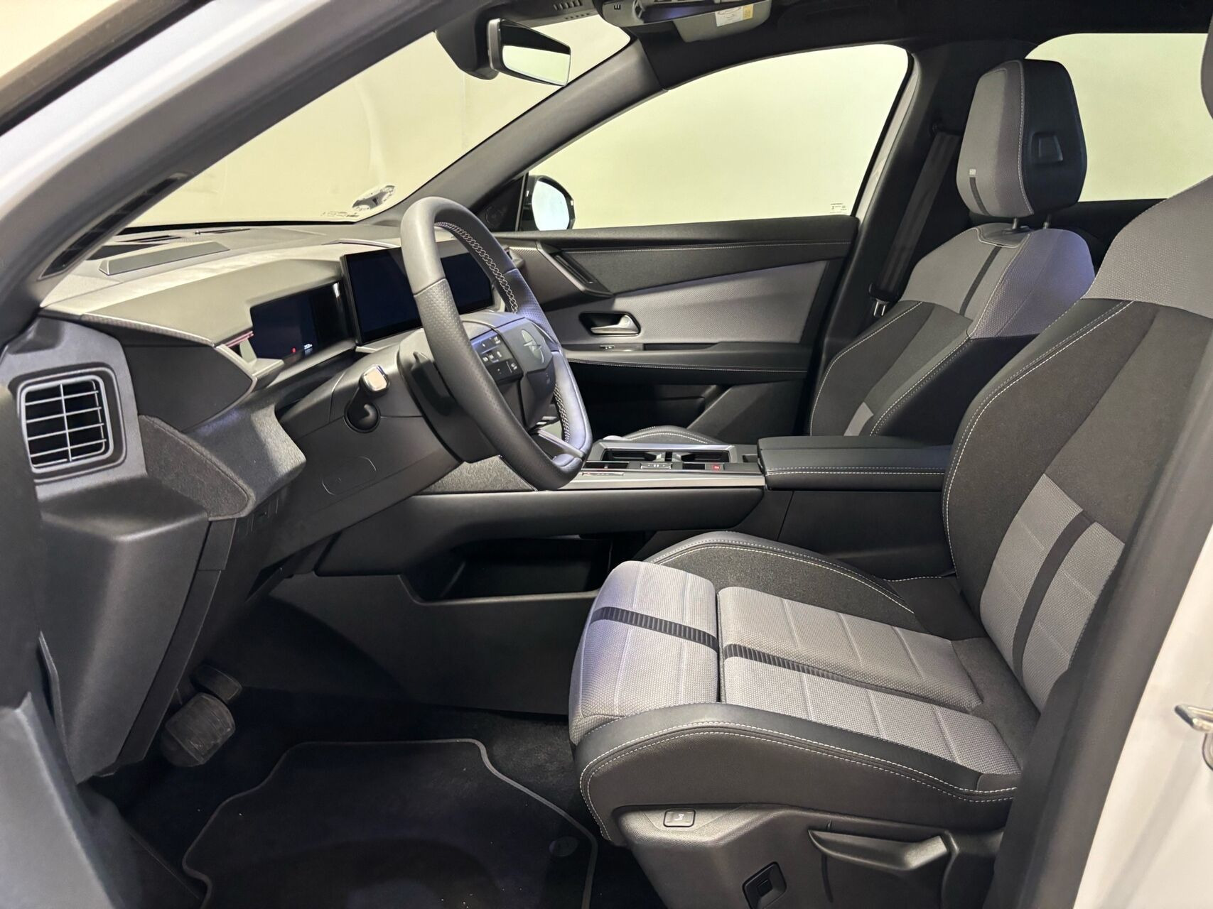 Hvid Opel Grandland fra 2025