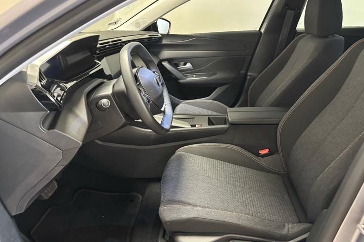 Grå Peugeot E-308 fra 2025
