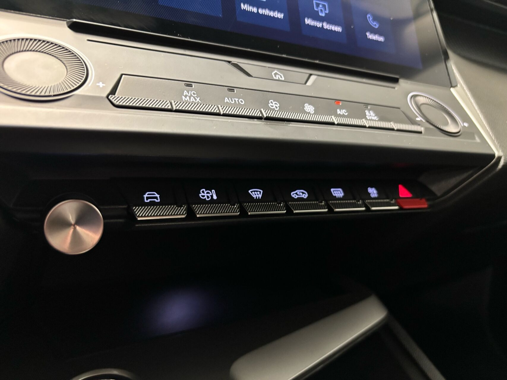Grå Peugeot E-308 fra 2025