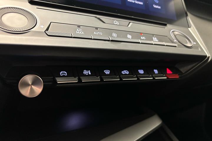 Grå Peugeot E-308 fra 2025